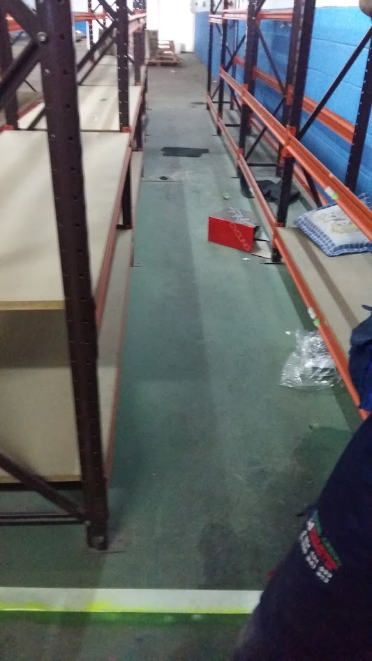 Gas Sevilla - Instalación de arquetas de paso, sifónica y separadora de grasas en nave normativas Emasesa.
