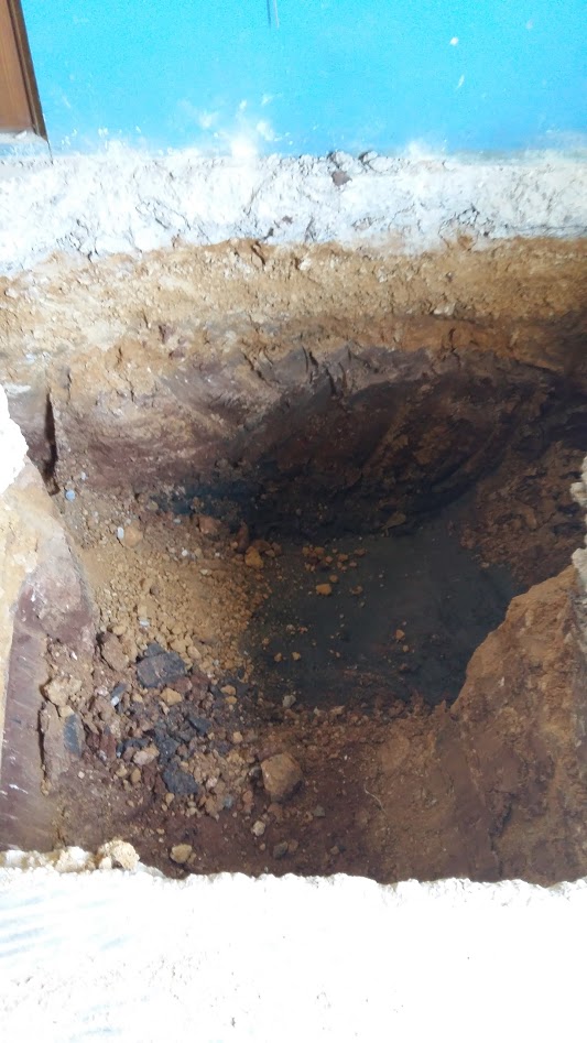 Gas Sevilla - Instalación de arquetas de paso, sifónica y separadora de grasas en nave normativas Emasesa.