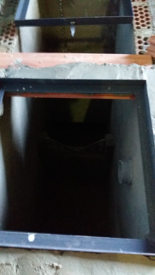 Gas Sevilla - Instalación de arquetas de paso, sifónica y separadora de grasas en nave normativas Emasesa.