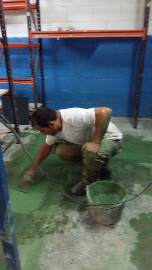 Gas Sevilla - Instalación de arquetas de paso, sifónica y separadora de grasas en nave normativas Emasesa.
