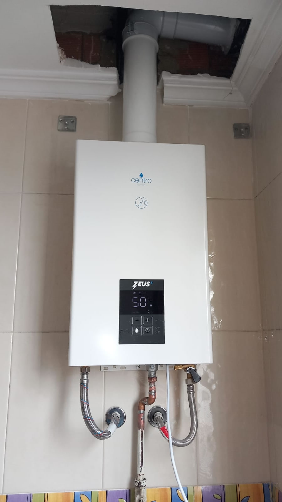 Gas Sevilla - Instalación de calentador y salida de gases básica