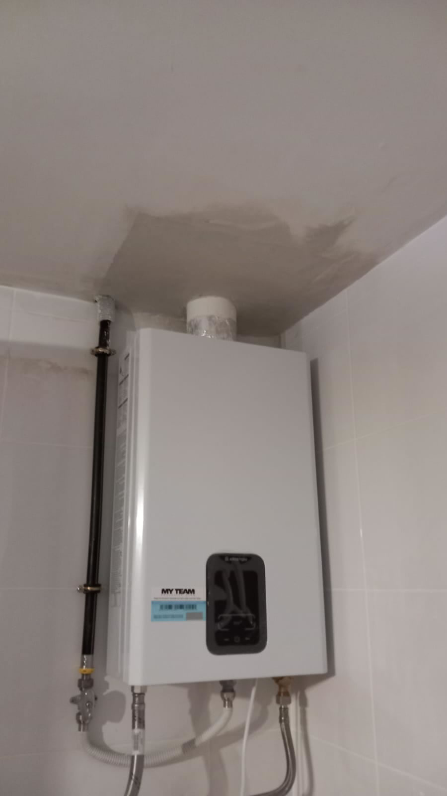 Gas Sevilla - Instalación termo de gas por falso techo